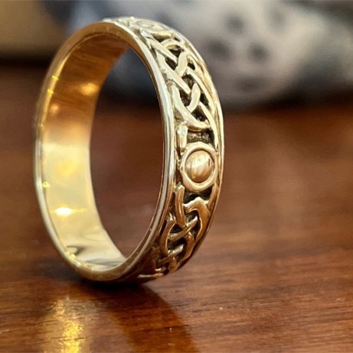 Iona 9ct Gold Wedding Band - solid